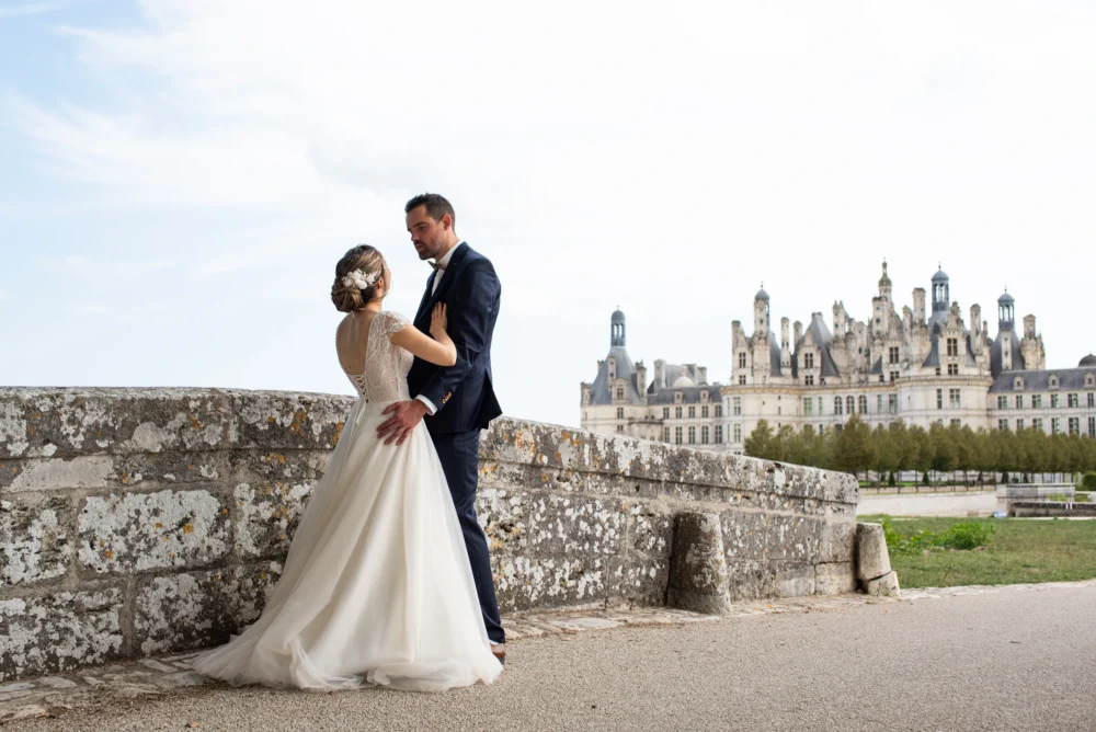 Photo des mariées dans les Jardins du chateau de Chambord, entre Blois et Orléans, photo prise par Quentin Viel