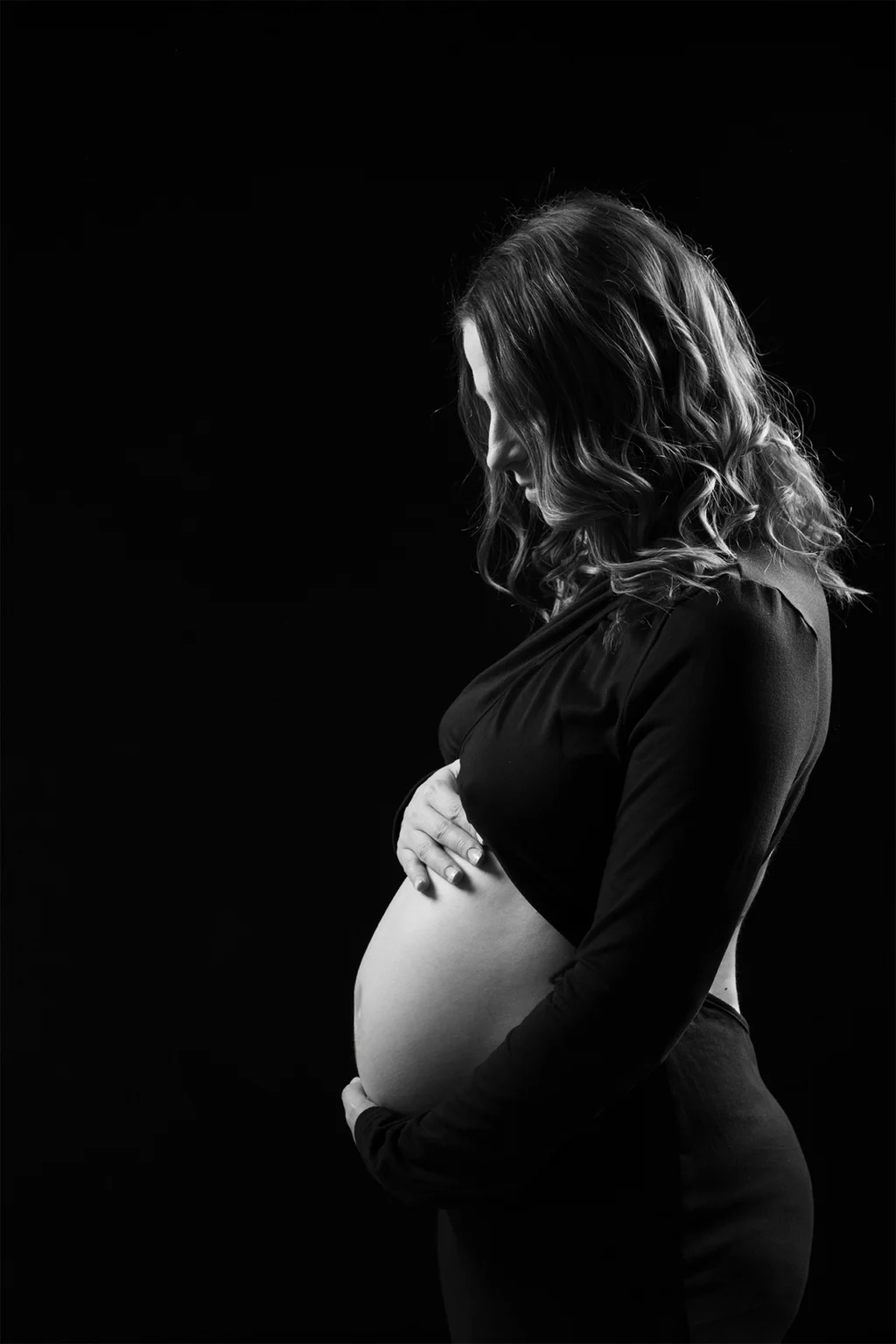 la photo d'une séance photo grossesse en studio avec une magnifique futur maman