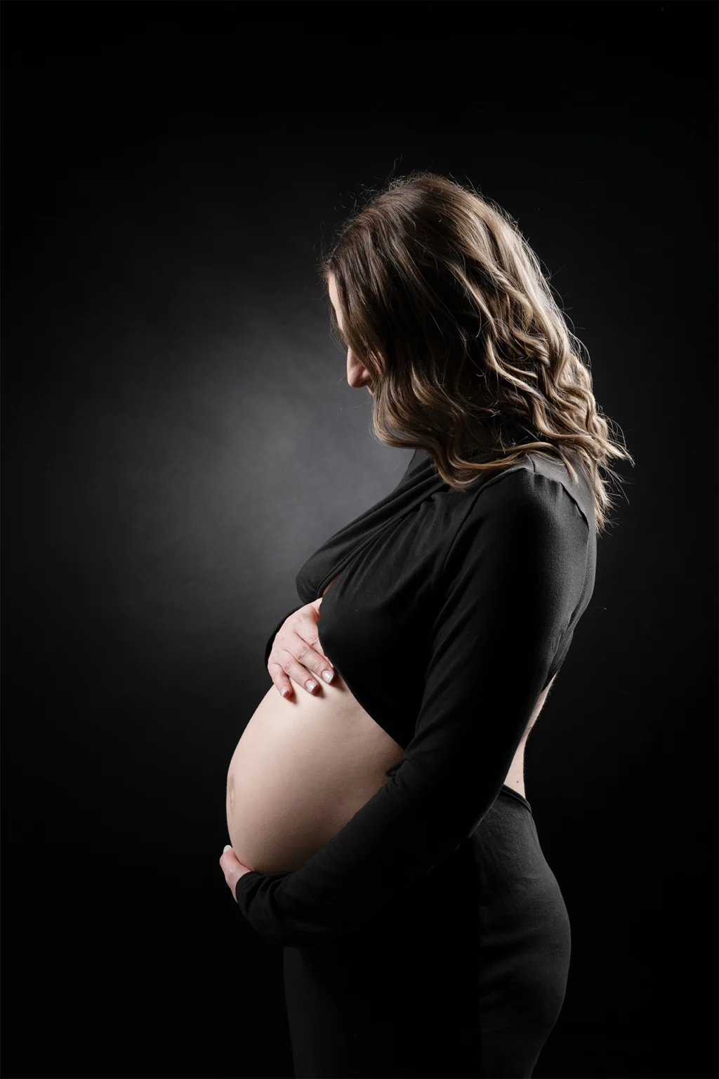 la photo d'une séance photo grossesse proche blois avec une magnifique futur maman