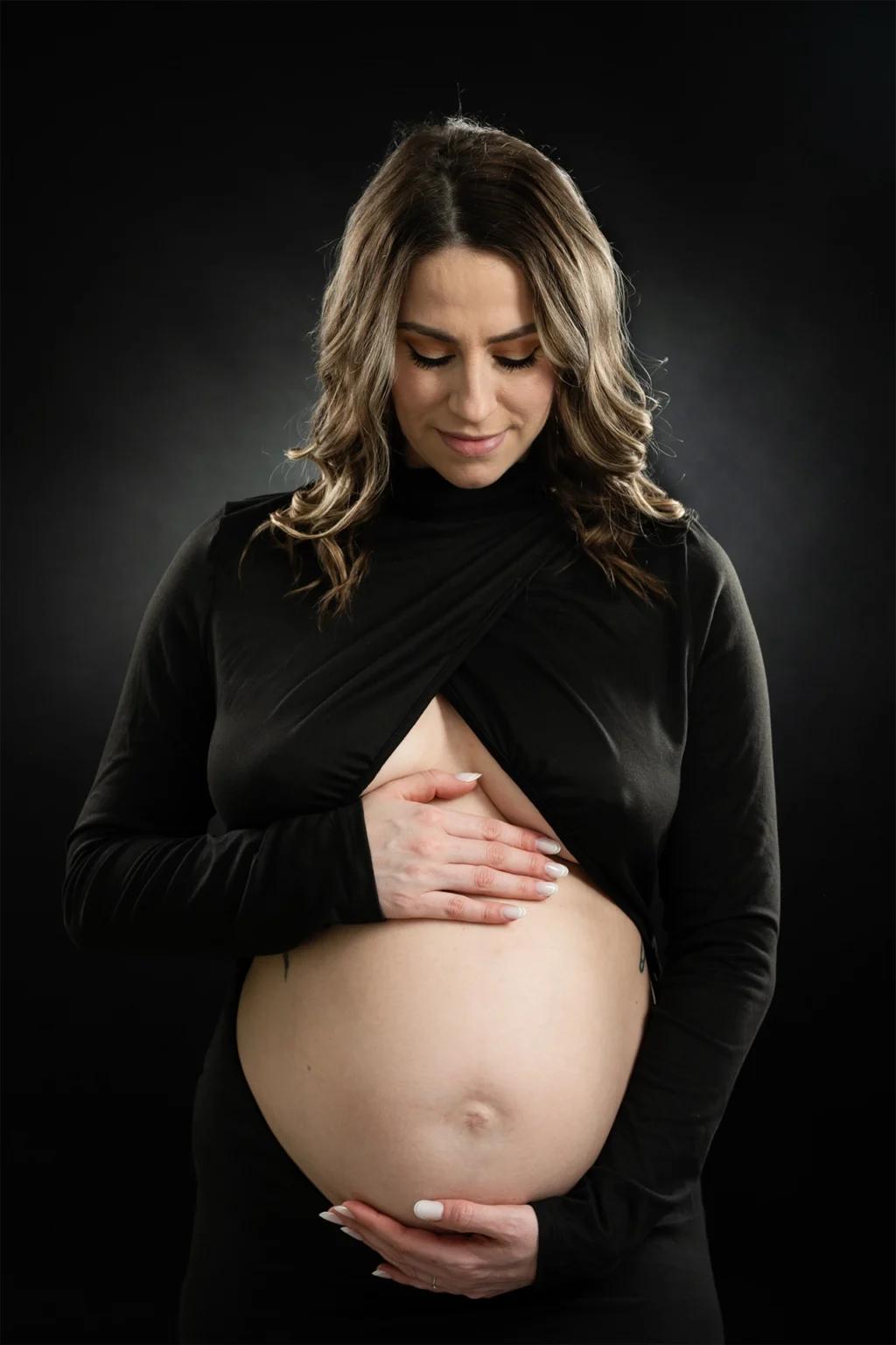 la photo d'une séance photo grossesse proche orleans avec une magnifique futur maman